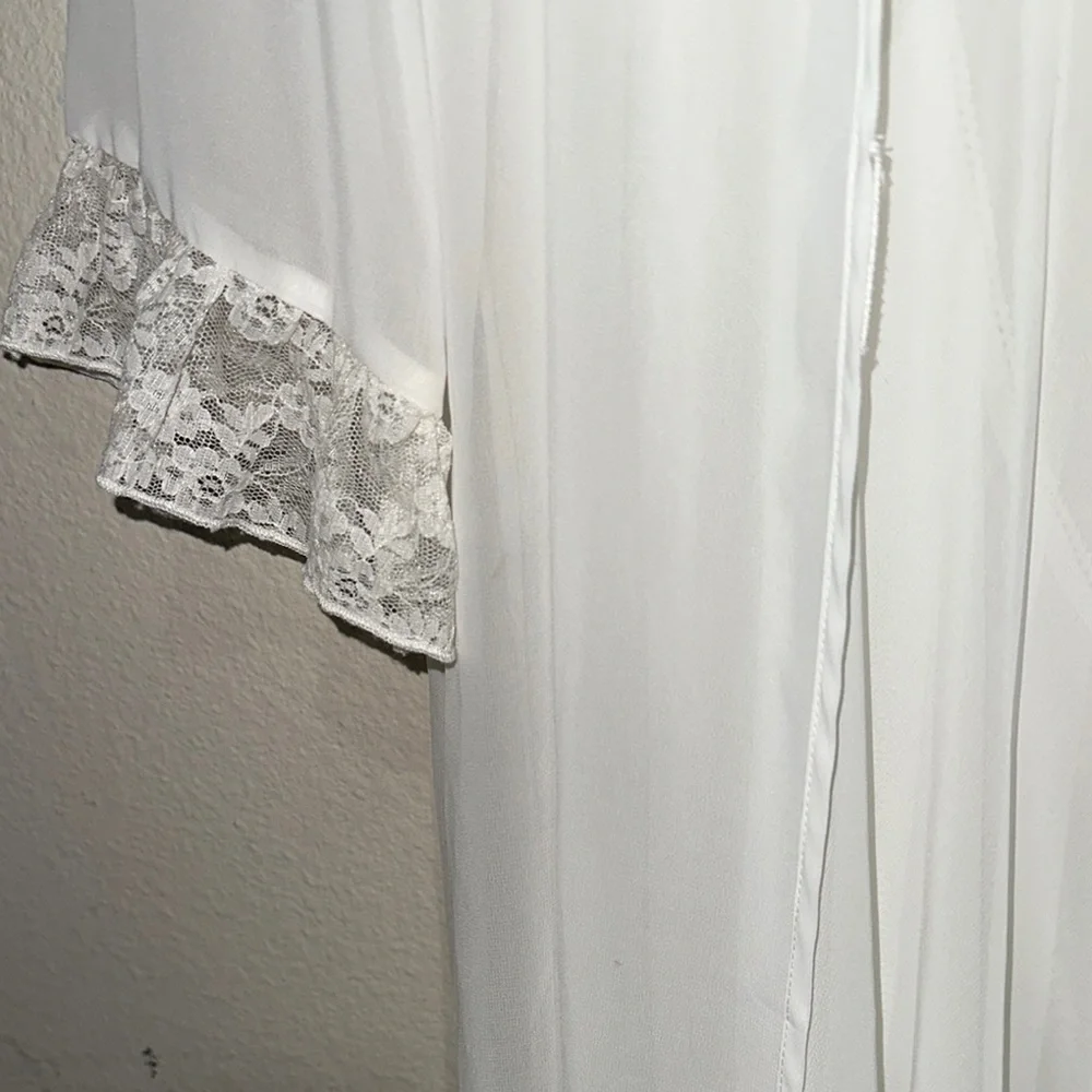 White Sheer Lace Trim Robe &‎ gown / Box 50
